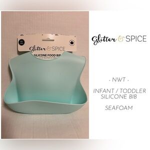 🆕GLITTER & SPICE - NWT - SEAFOAM SILICONE BIB